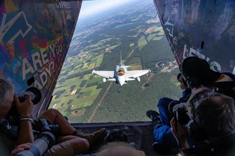 乐其创新SmallRig打造在场访谈栏目，对话中国空对空摄影先行者超侧卫(图7)