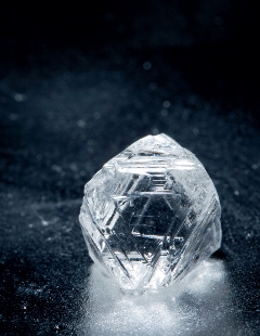 戴比尔斯看货会：小颗粒天然钻石供大于求，行业变局将至(图1)