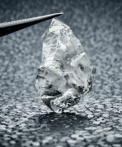 戴比尔斯看货会：小颗粒天然钻石供大于求，行业变局将至(图2)