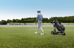 NAVEE助力成都高协联盟赛，智能球包车捐赠拍卖赋能青少年公益(图3)