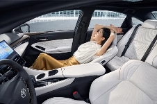 金秋错峰游正当时，亚洲龙携手去哪儿旅行邀旅行者体验秋日出行松弛感(图2)