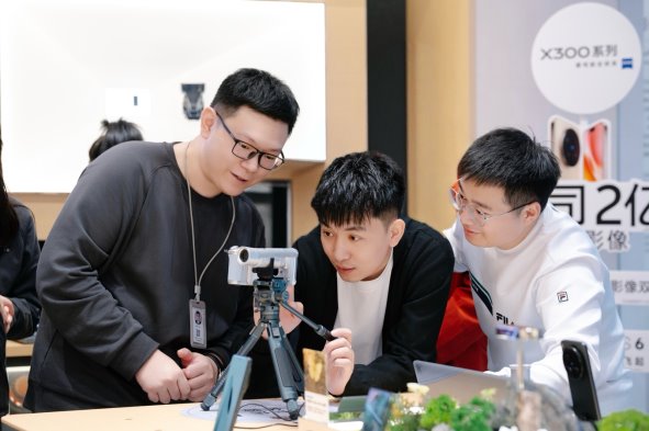 华中首家vivo人文影像馆启幕，邀江城“执镜者”共绘人文光影(图3)