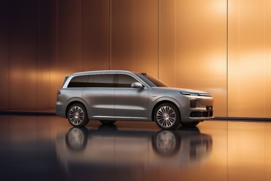 零跑D19全球首秀：重塑30万级科技豪华旗舰SUV新标杆(图2)