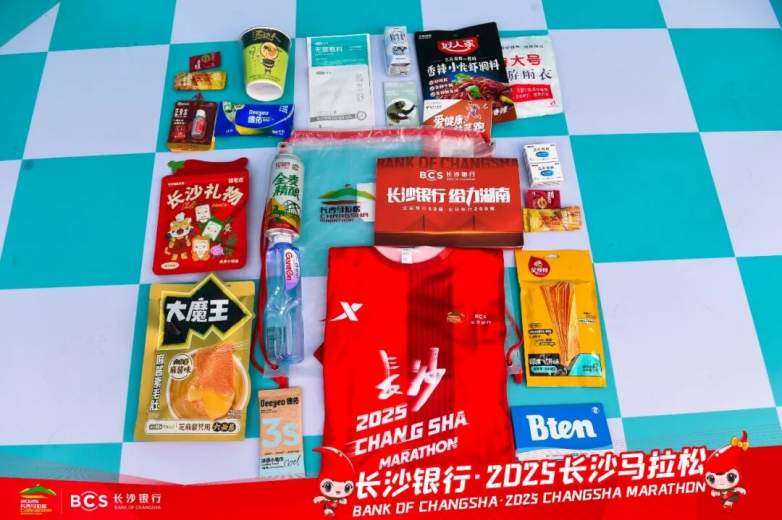 辣味燃湘江之约 | 笑辣辣与3.5万长沙马拉松跑者共赴热辣(图3)