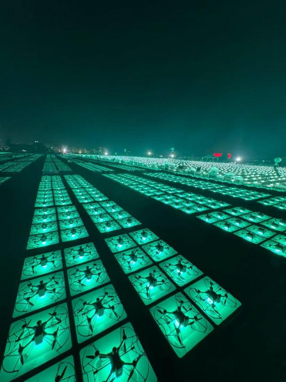 “单台电脑控制最多无人机”与“无人机发射最多烟花”：高巨创新吉尼斯双纪录定义低空表演新范式(图9)