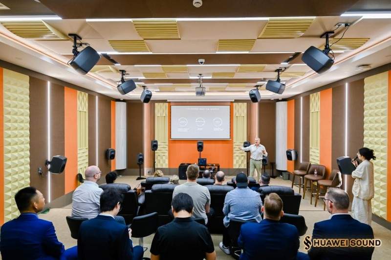 一场“非凡”深度对话，HUAWEI SOUND车载音响技术品鉴会揭秘尊界S800音响诞生(图1)