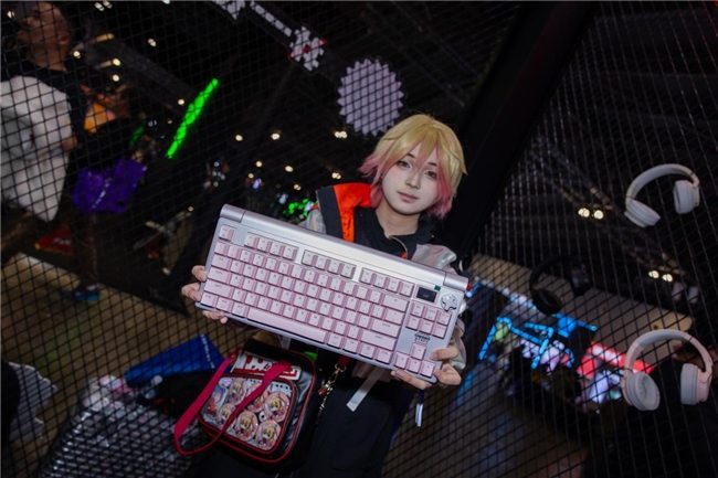 WePlay2025精彩落幕 CHERRY樱桃创新外设彰显行业新势能(图6)