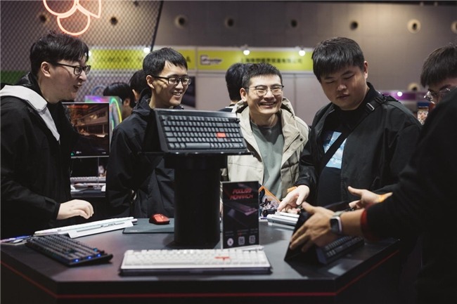 WePlay2025精彩落幕 CHERRY樱桃创新外设彰显行业新势能(图7)