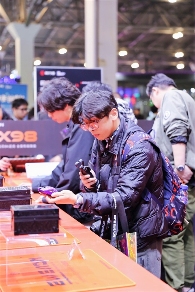 前行者上海WePlay & ZFX展会圆满落幕，“国风科技”外设引爆线下体验热潮(图5)