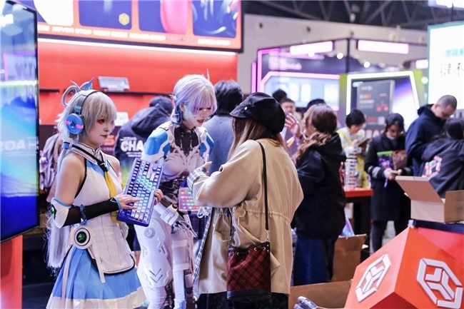 前行者上海WePlay & ZFX展会圆满落幕，“国风科技”外设引爆线下体验热潮(图6)