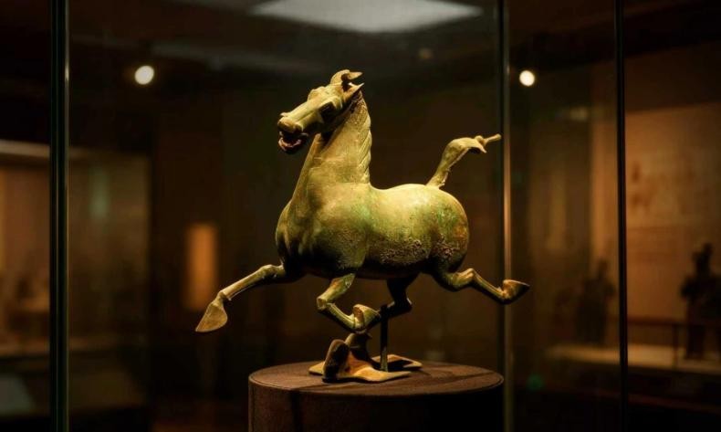 以文物寻形，以文化寻神！“珍酒·错金马”正式发布(图2)