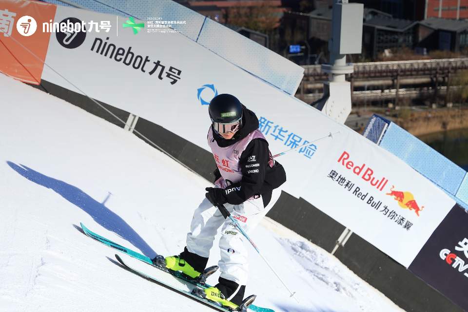 从城市通勤到冰雪赛场，九号滑板车助力国际滑雪赛事高效运行(图1)