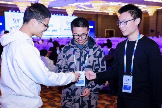 又一内化AI能力行动!百度之星决赛落幕,21年来已累计35万人参赛(图3) 又一内化AI能力行动!百度之星决赛落幕,21年来已累计35万人参赛(图3)