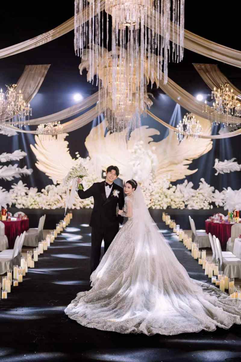 从冠军婚礼看婚宴用酒选择:长城五星成高端宴席常见身影(图1) 从冠军婚礼看婚宴用酒选择:长城五星成高端宴席常见身影(图1)