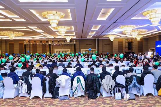 又一内化AI能力行动!百度之星决赛落幕,21年来已累计35万人参赛(图4) 又一内化AI能力行动!百度之星决赛落幕,21年来已累计35万人参赛(图4)