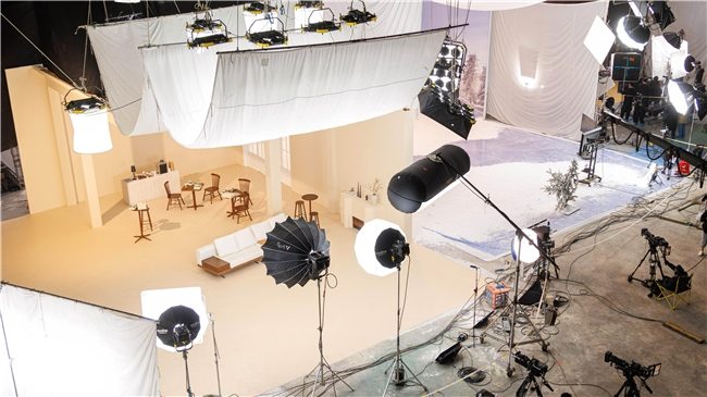 佳能携手胡可直播间 以“明星感”视听语言探索高端直播新标准(图3)