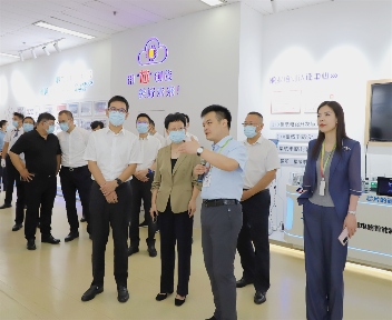 滨江区委书记章登峰,富阳区委书记吴玉凤莅临朗迅科技调研(图3) 滨江区委书记章登峰,富阳区委书记吴玉凤莅临朗迅科技调研(图3)