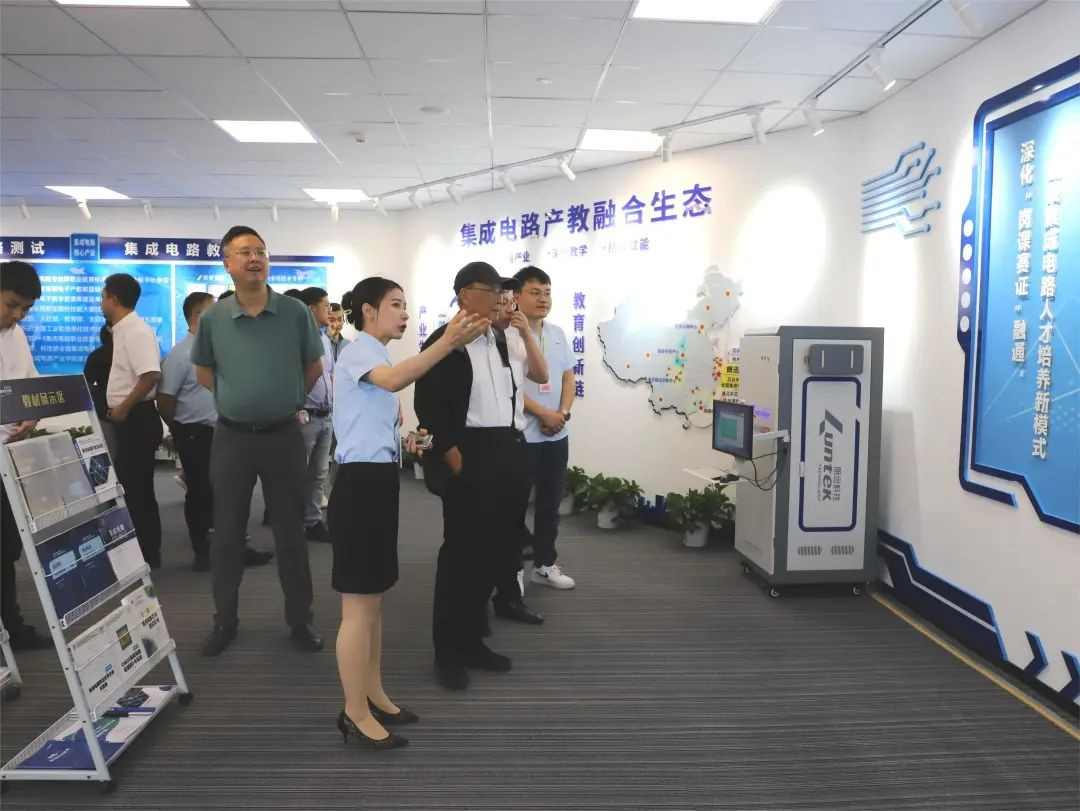 南京大学院士一行莅临芯云半导体(诸暨)调研交流(图2) 南京大学院士一行莅临芯云半导体(诸暨)调研交流(图2)