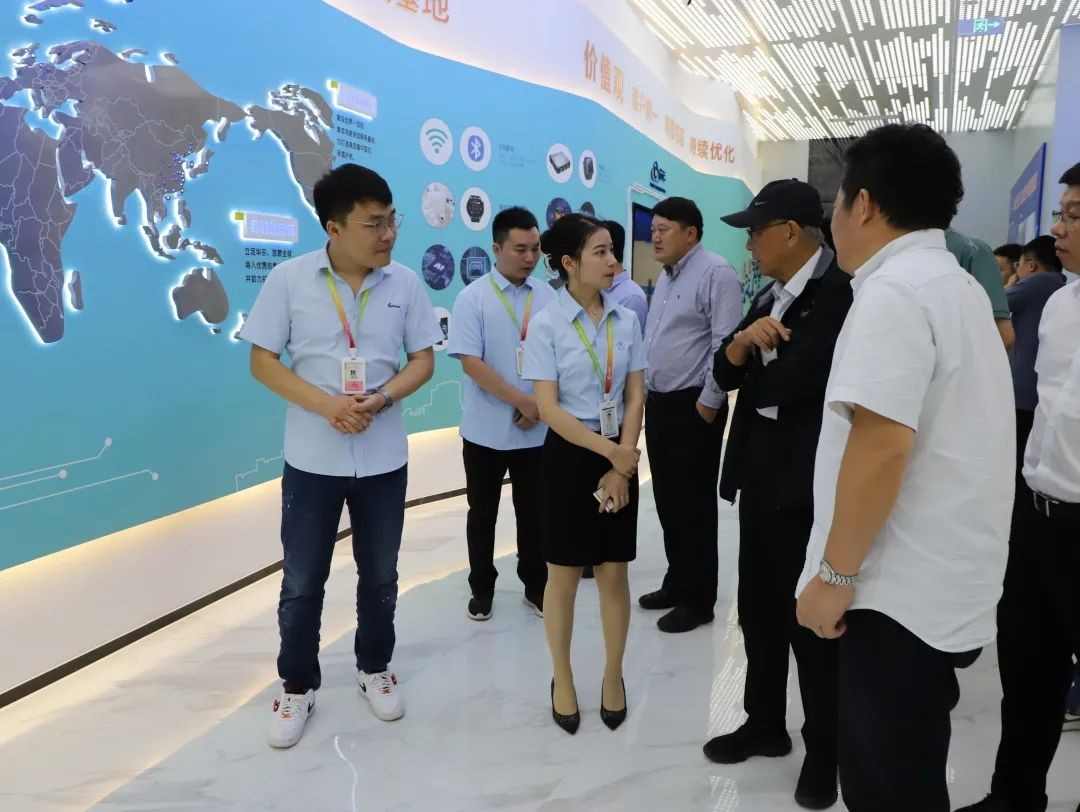 南京大学院士一行莅临芯云半导体(诸暨)调研交流(图1) 南京大学院士一行莅临芯云半导体(诸暨)调研交流(图1)