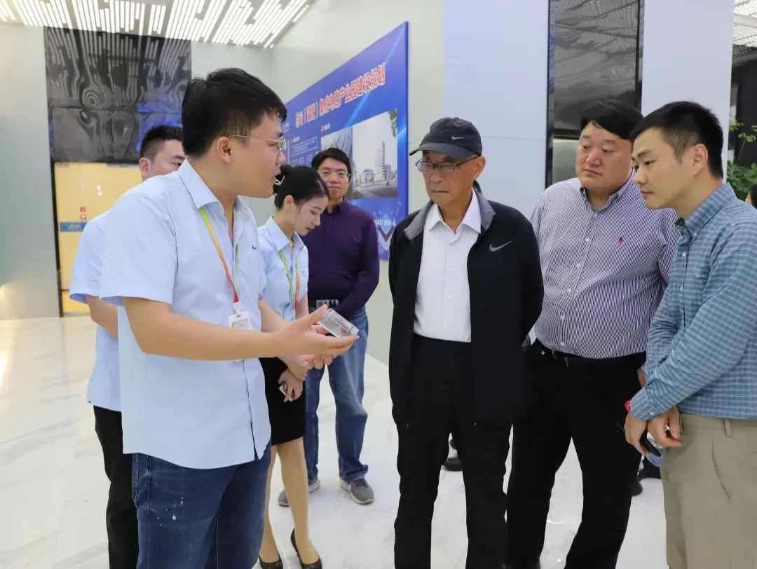 南京大学院士一行莅临芯云半导体(诸暨)调研交流(图4) 南京大学院士一行莅临芯云半导体(诸暨)调研交流(图4)