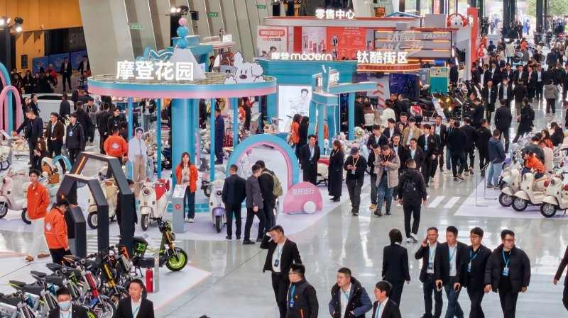 Z世代“收割机”！新国标洗牌期，雅迪凭啥让年轻人持续“上头”？(图1)