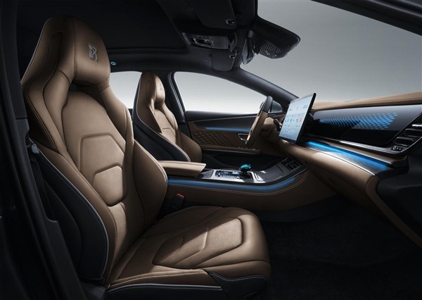 续航1300km 加速最快3.7秒！比亚迪汉DM-i/P正式上市：21.58万起