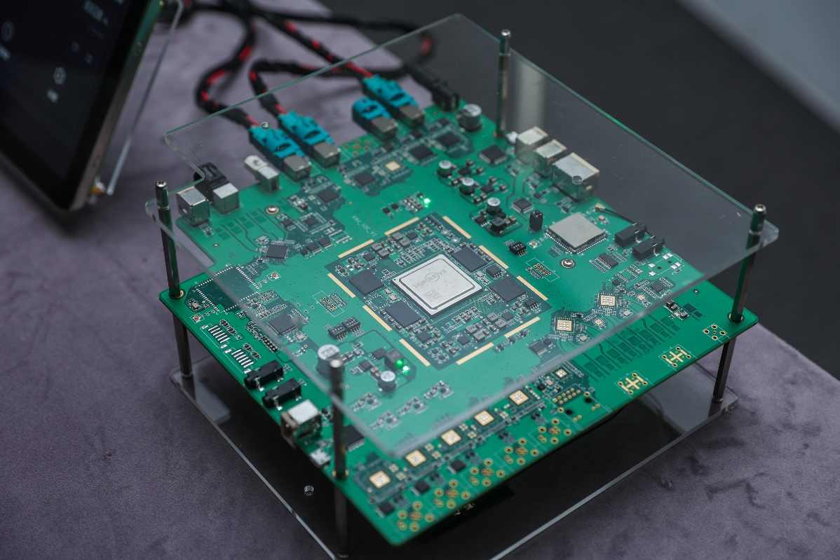 芯驰科技联合电装光庭共同发布X9U座舱平台(图3)