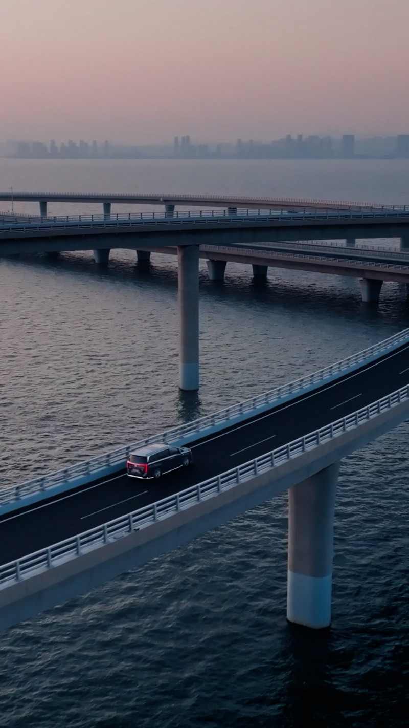 百万车主共同发声 华为乾崑年度视频温情上线(图2)