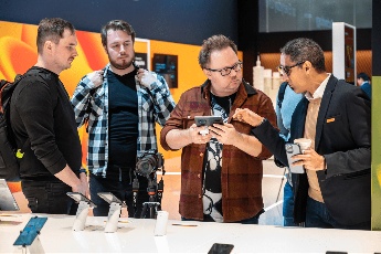 全球首款5G NTN手机来了！联发科卫星通信“黑科技”闪耀MWC 2023(图4)