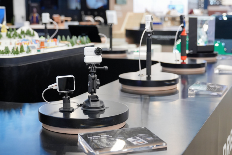 中国影像首登“科技奥斯卡”，光子跃迁以全球首款8K AI拇指相机定义CES 2026(图3)