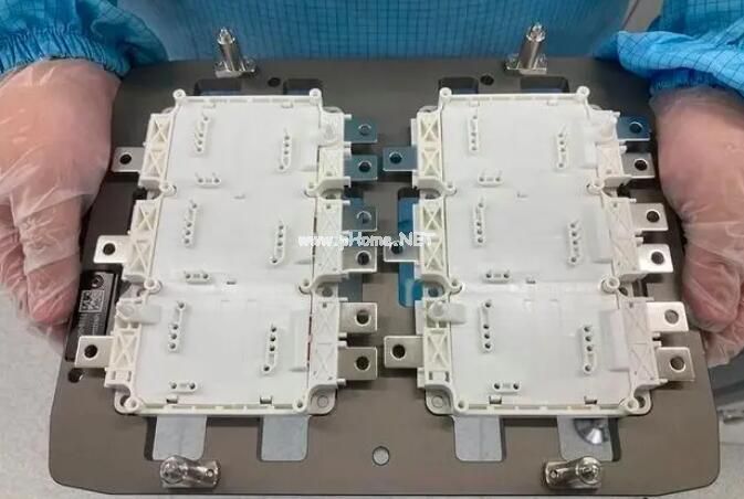 智新科技首批采用纳米银烧结技术的碳化硅模块二期产线顺利下线(图1)