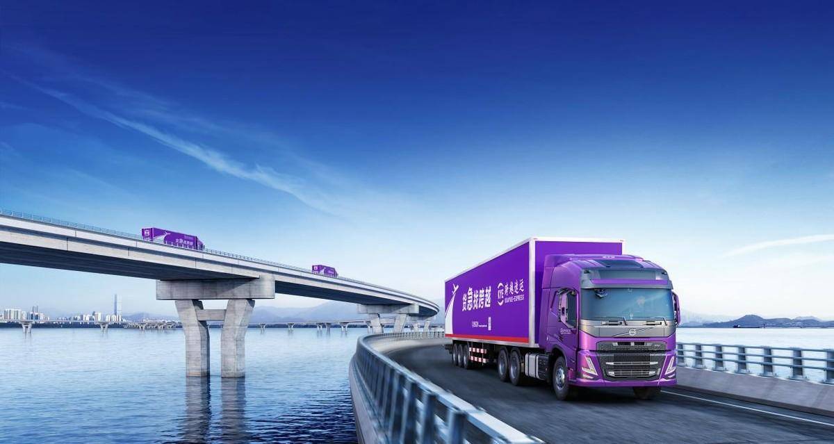 实力彰显、闪耀全场！跨越速运重磅亮相第五届SEMI-e(图5)