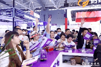 实力彰显、闪耀全场！跨越速运重磅亮相第五届SEMI-e(图3)