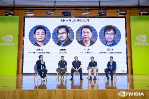 ▲ 超擎数智总经理唐春峰参加主论坛圆桌讨论