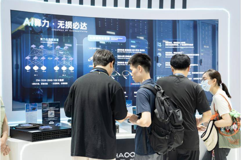 WAIC 2025超擎数智圆满收官!AI全栈火爆出圈,加速AI应用变革新引擎(图3) WAIC 2025超擎数智圆满收官!AI全栈火爆出圈,加速AI应用变革新引擎(图3)