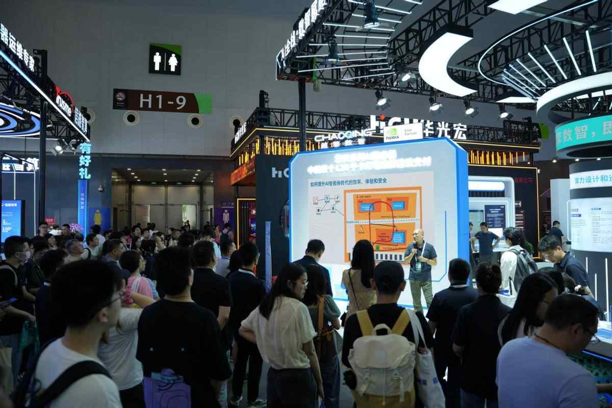 WAIC 2025超擎数智圆满收官!AI全栈火爆出圈,加速AI应用变革新引擎(图11) WAIC 2025超擎数智圆满收官!AI全栈火爆出圈,加速AI应用变革新引擎(图11)