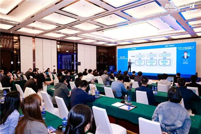 首创3D-CIM架构！微纳核芯定义后摩尔时代AI算力新范式(图1)